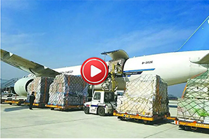 Gaisa piegāde un nosūtīšana: gaisa pārvadājumi un nosūtīšana uz Amazon noliktavu.